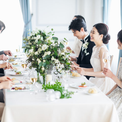 アニバーサリーアン恵比寿　パーティ会場　エスカリエ　新郎新婦　ゲスト　晩餐スタイル　会食