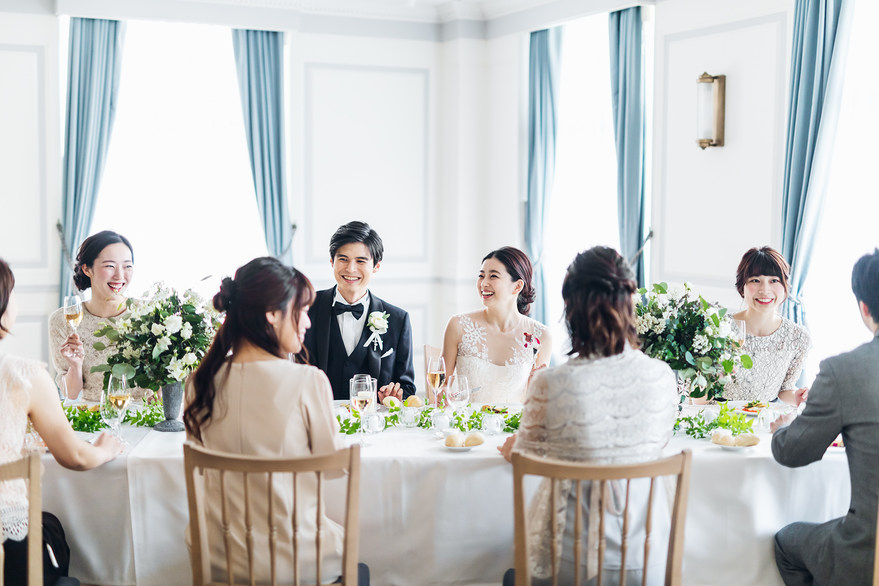 アニバーサリーアン恵比寿　パーティ会場　エスカリエ　新郎新婦　ゲスト　晩餐スタイル　会食